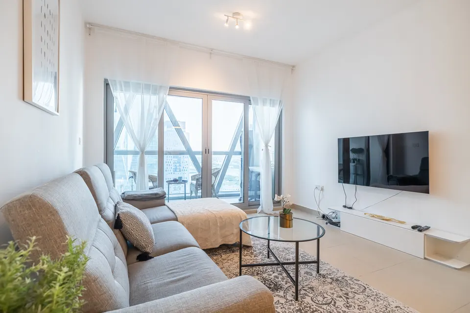 1BR Apartment Central DIFC Damac Park Tower - BMG-APT-0114